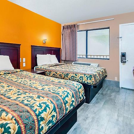 Oyo Hotel Lake Charles Hwy 10 Екстер'єр фото