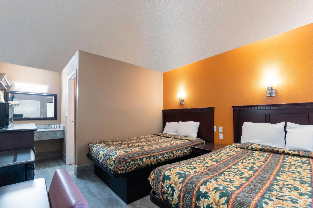 Oyo Hotel Lake Charles Hwy 10 Екстер'єр фото
