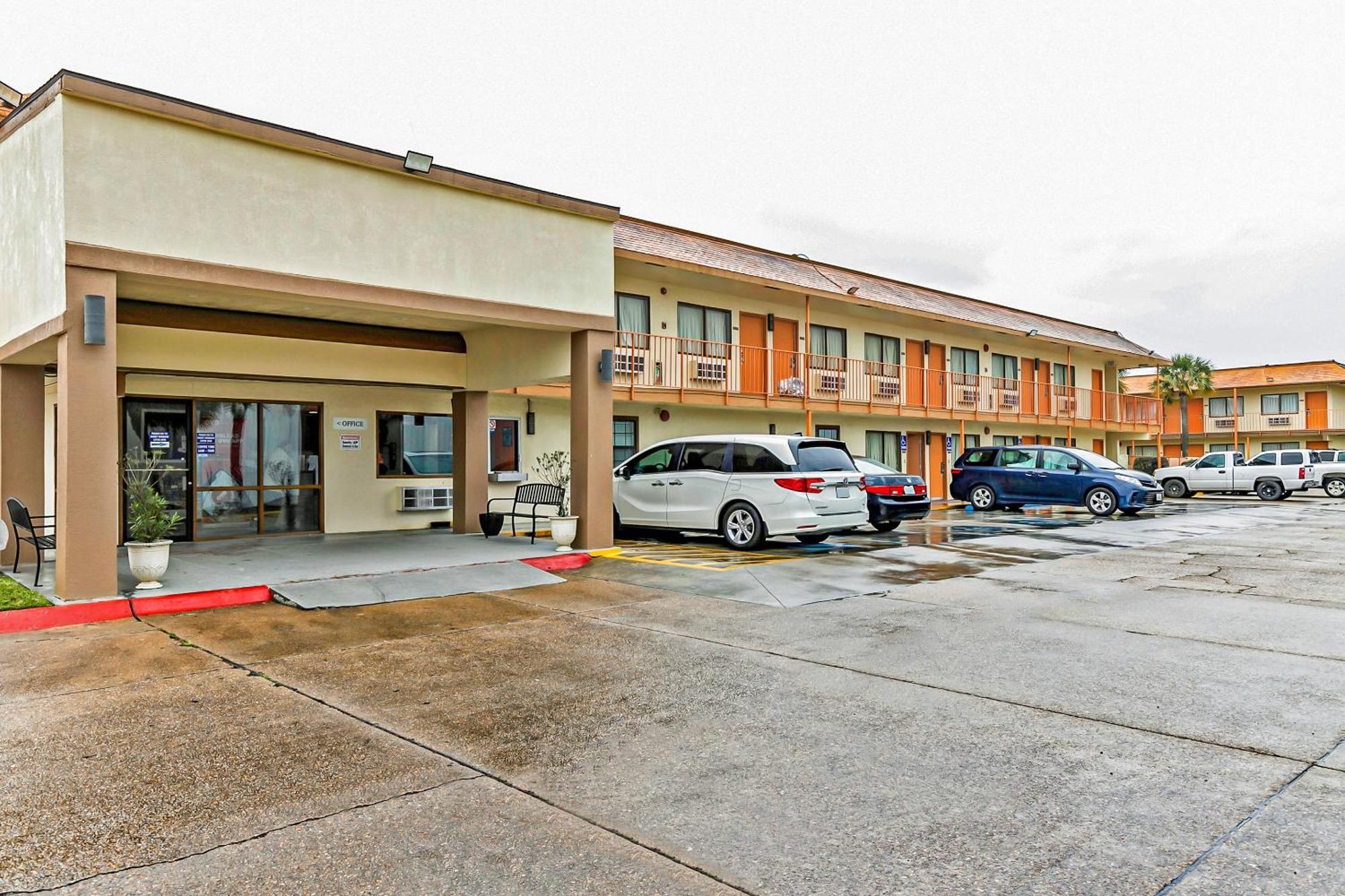 Oyo Hotel Lake Charles Hwy 10 Екстер'єр фото