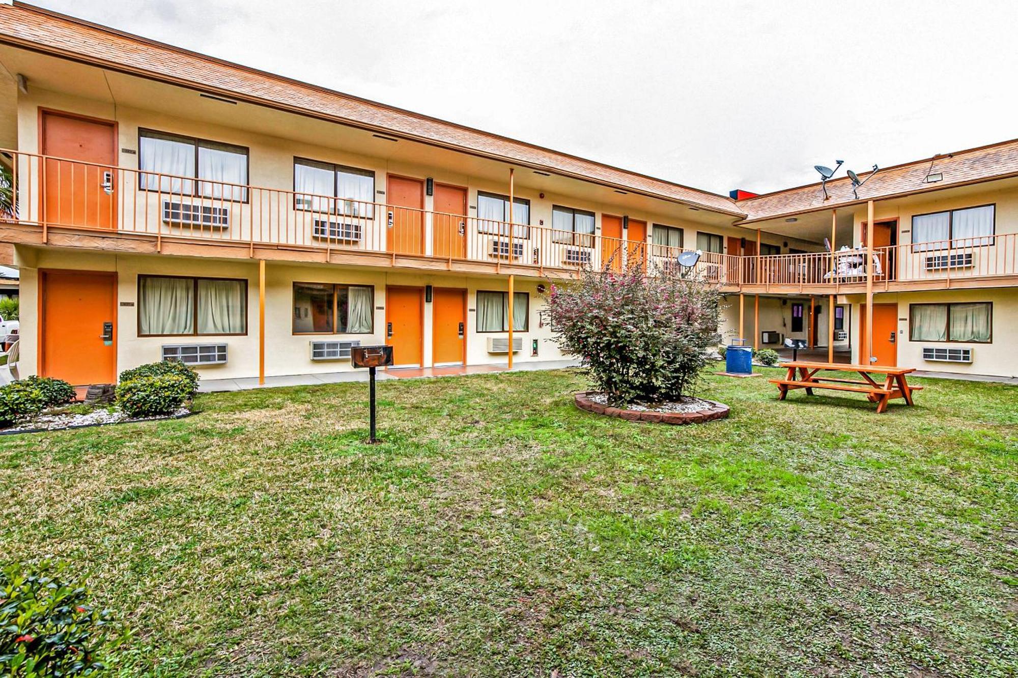 Oyo Hotel Lake Charles Hwy 10 Екстер'єр фото