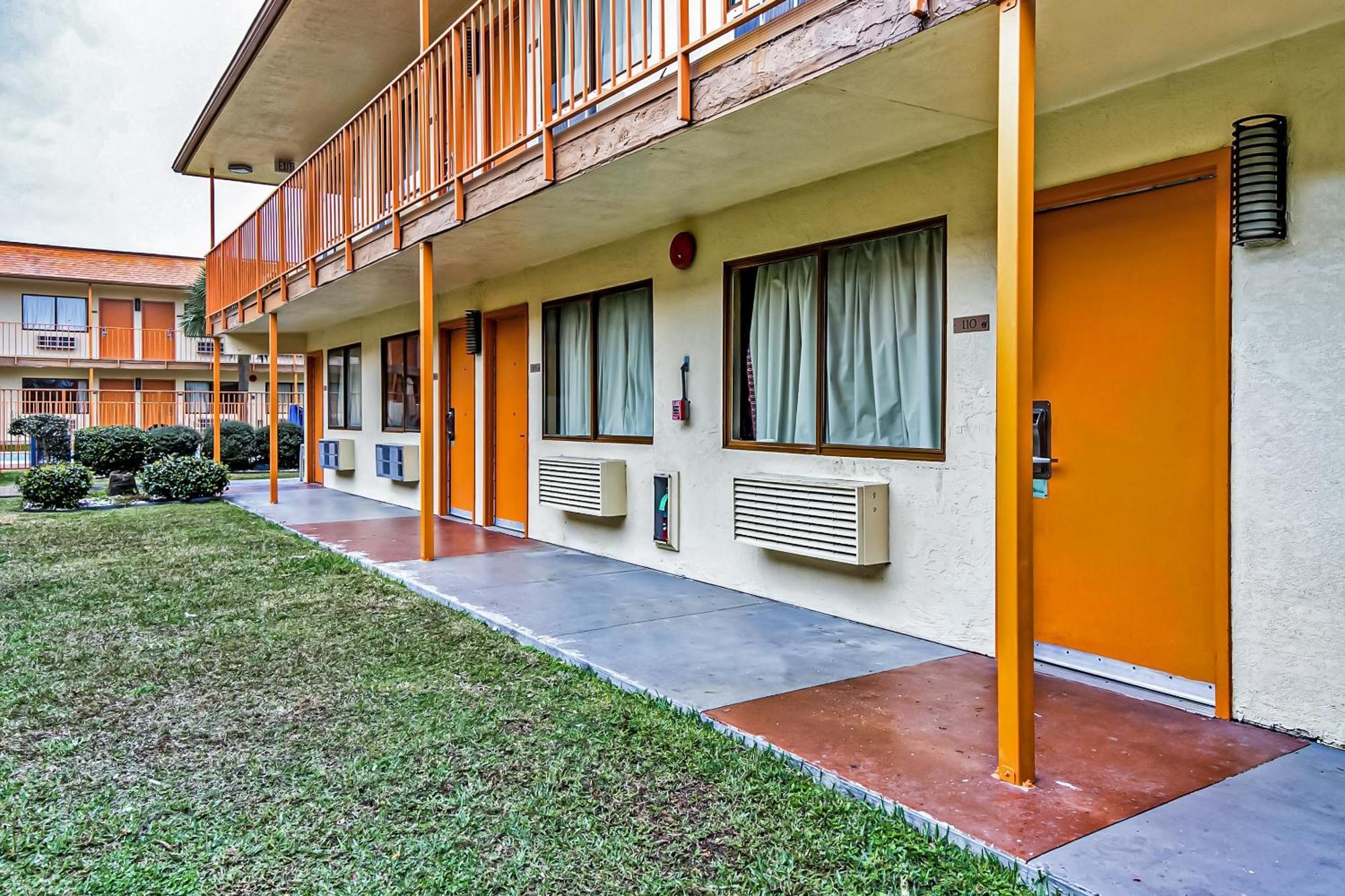 Oyo Hotel Lake Charles Hwy 10 Екстер'єр фото