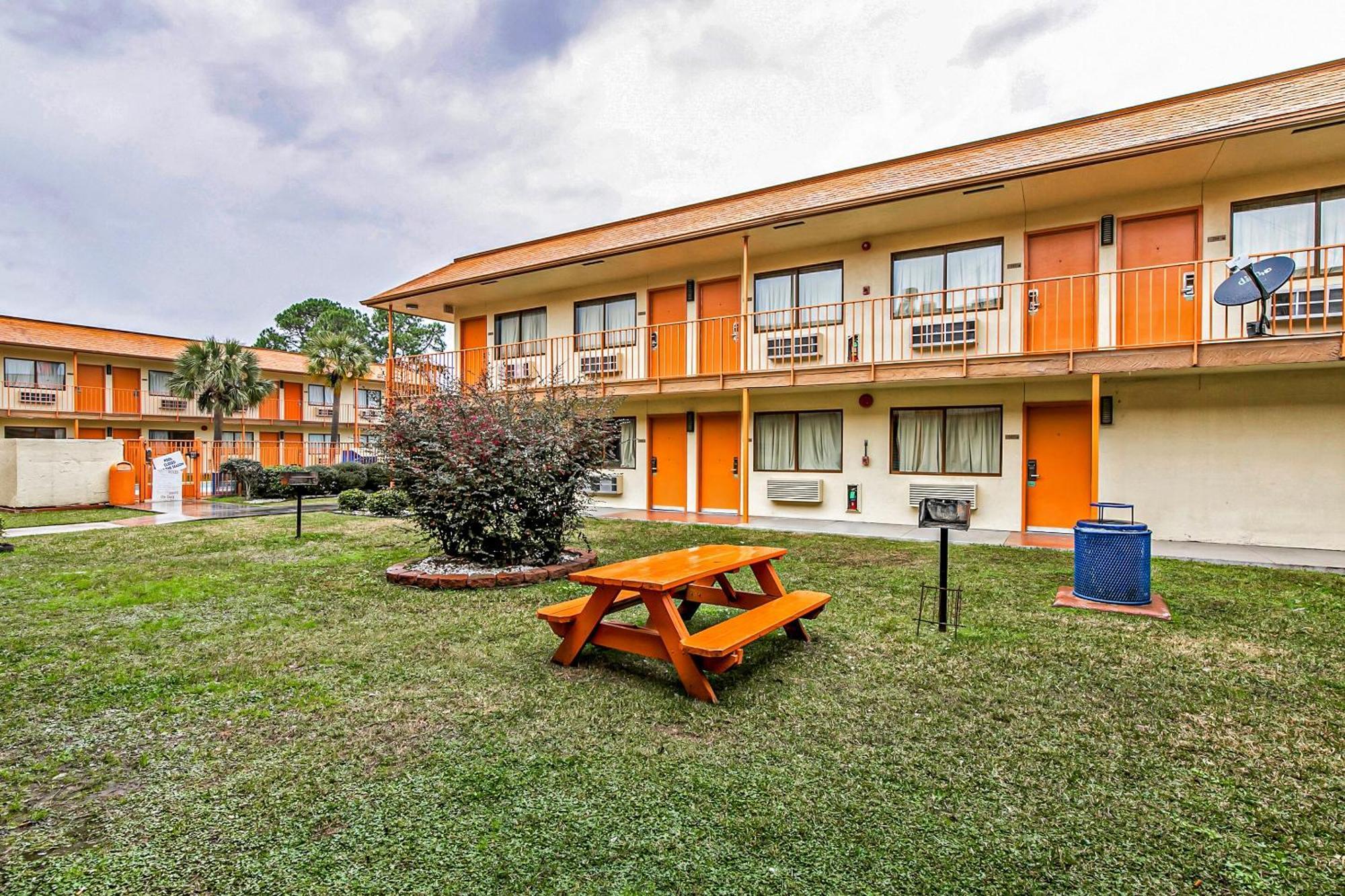 Oyo Hotel Lake Charles Hwy 10 Екстер'єр фото